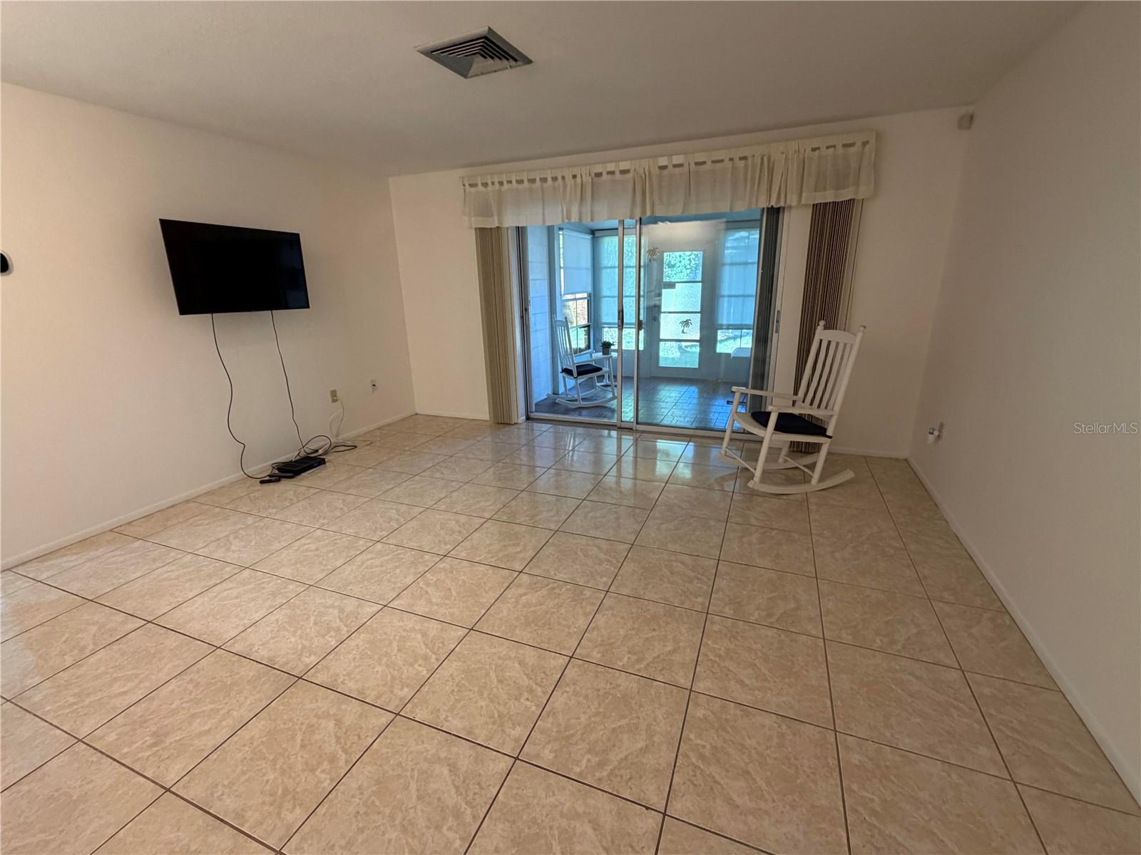 6031 ARLENE WAY — photo 4