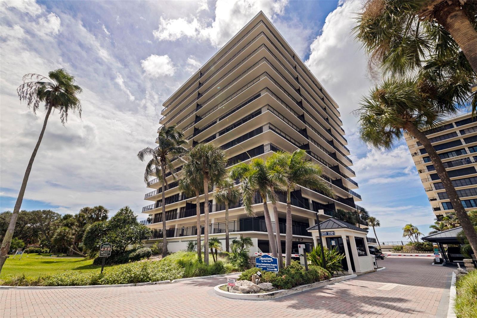 7600 BAYSHORE DR #208 — photo 2