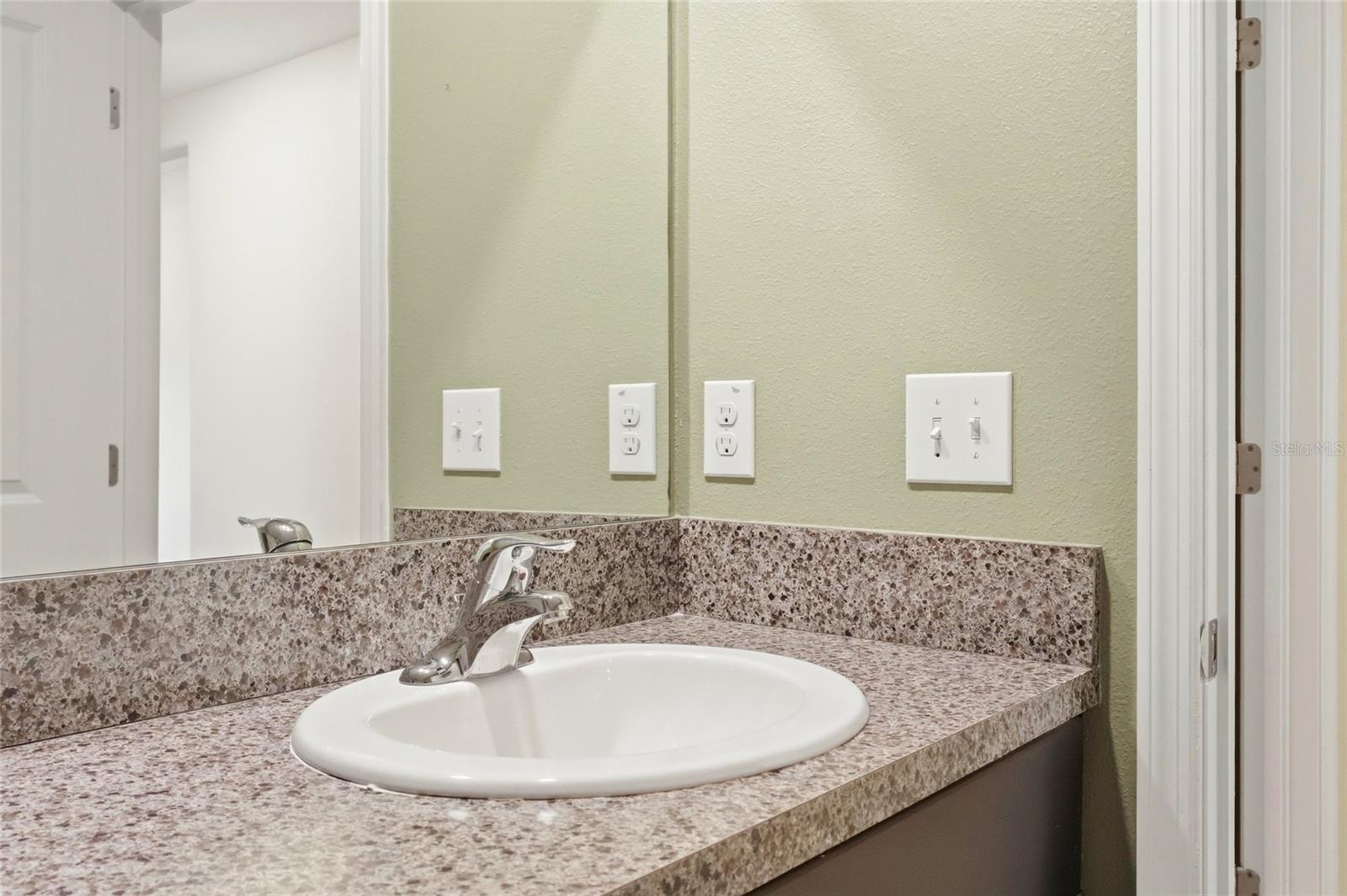 1423 GOLDEN GLOW DR — photo 55
