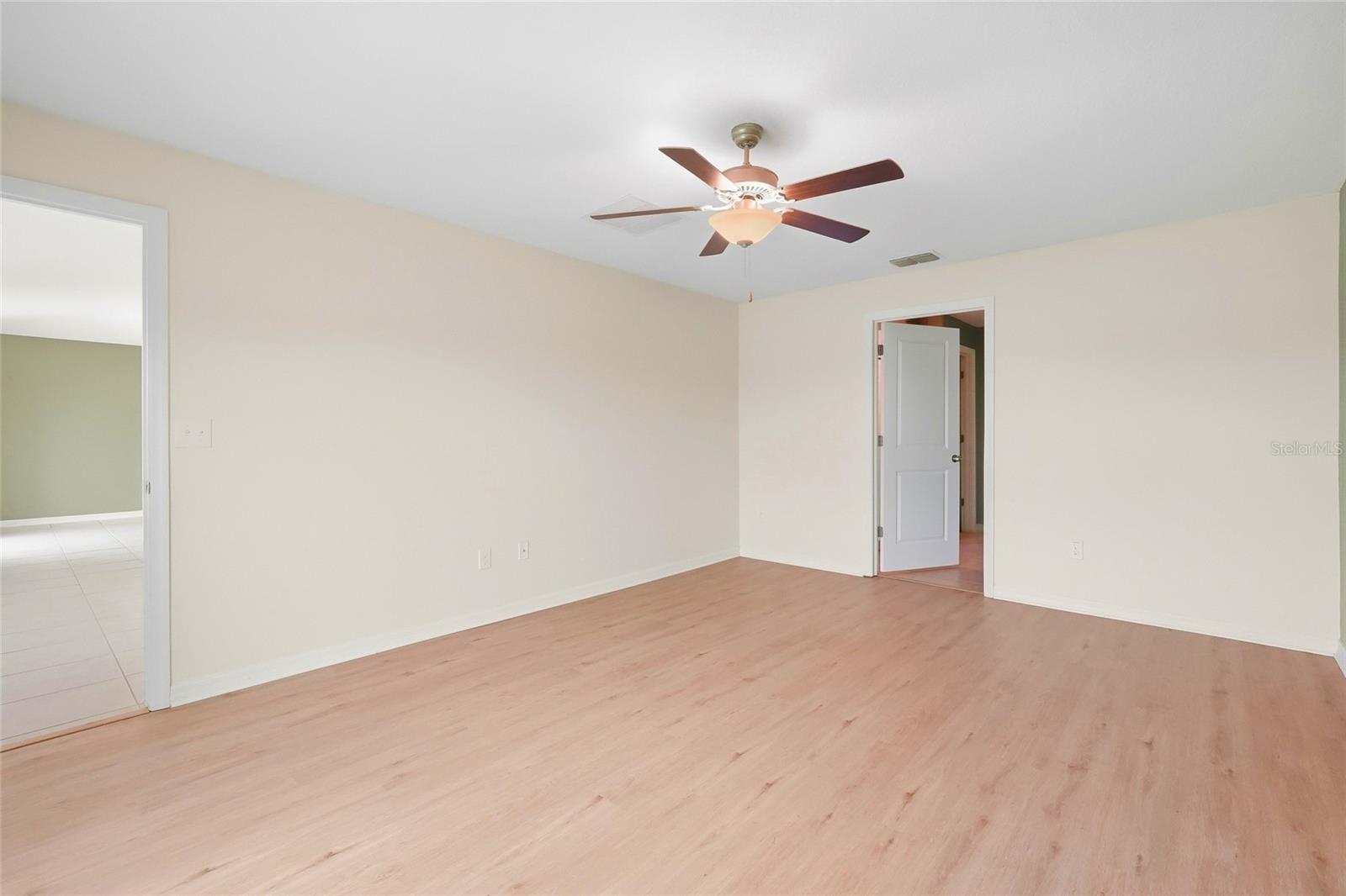 1423 GOLDEN GLOW DR — photo 35