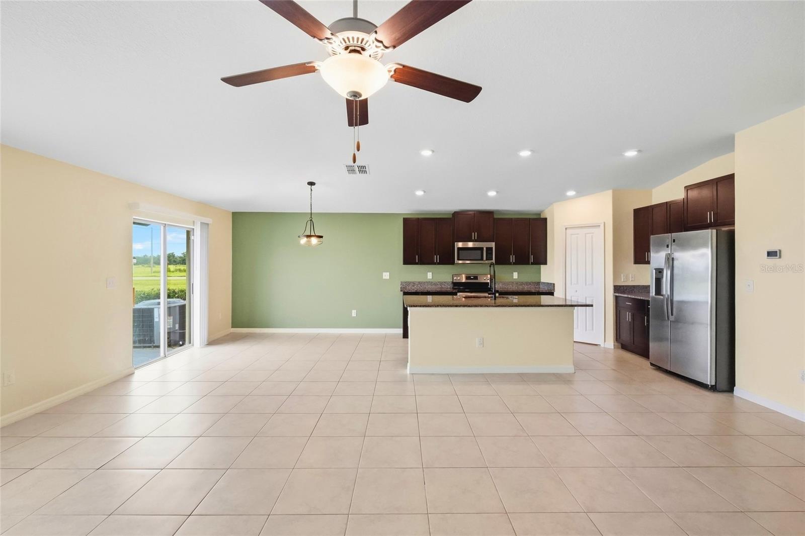 1423 GOLDEN GLOW DR — photo 25
