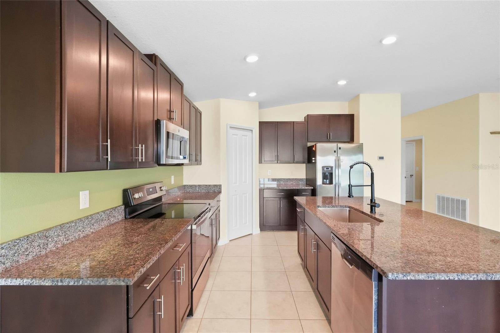 1423 GOLDEN GLOW DR — photo 21