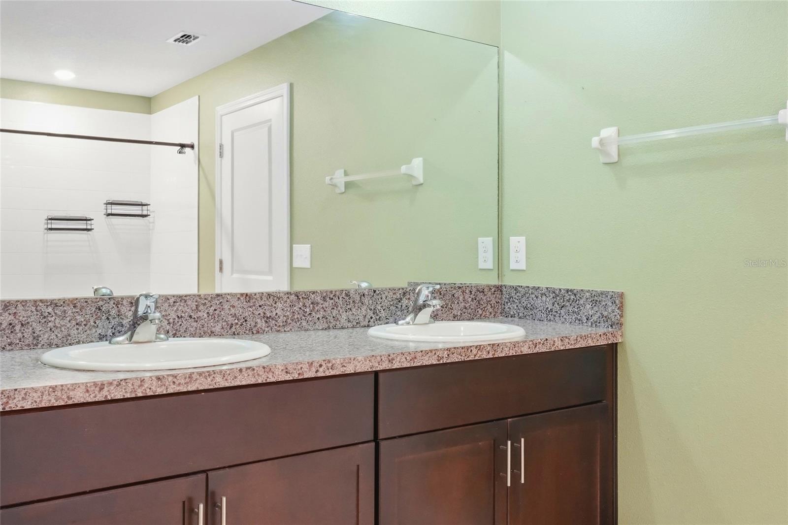 1423 GOLDEN GLOW DR — photo 40
