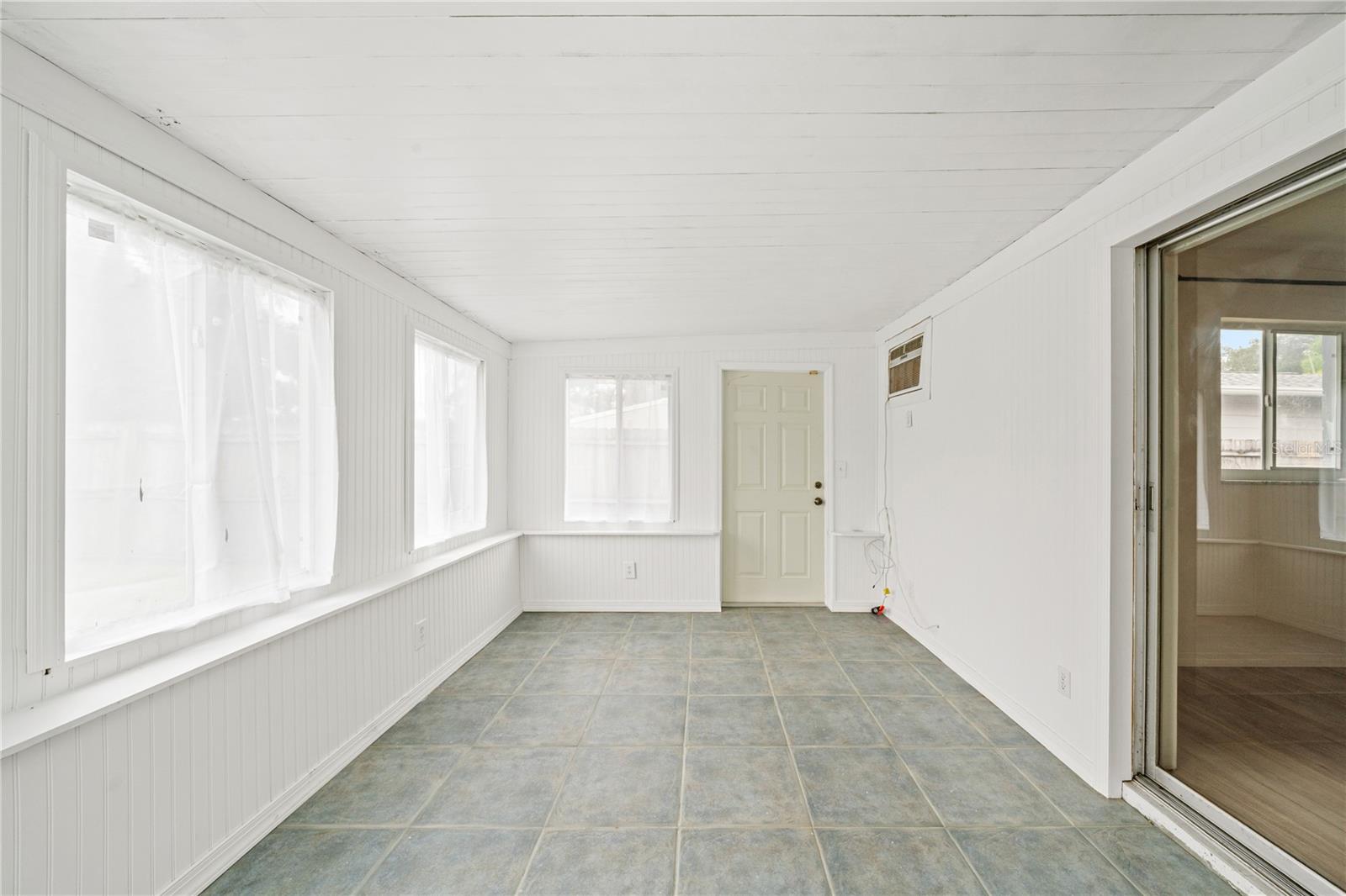 5527 COMMONWEALTH AVE N — photo 25