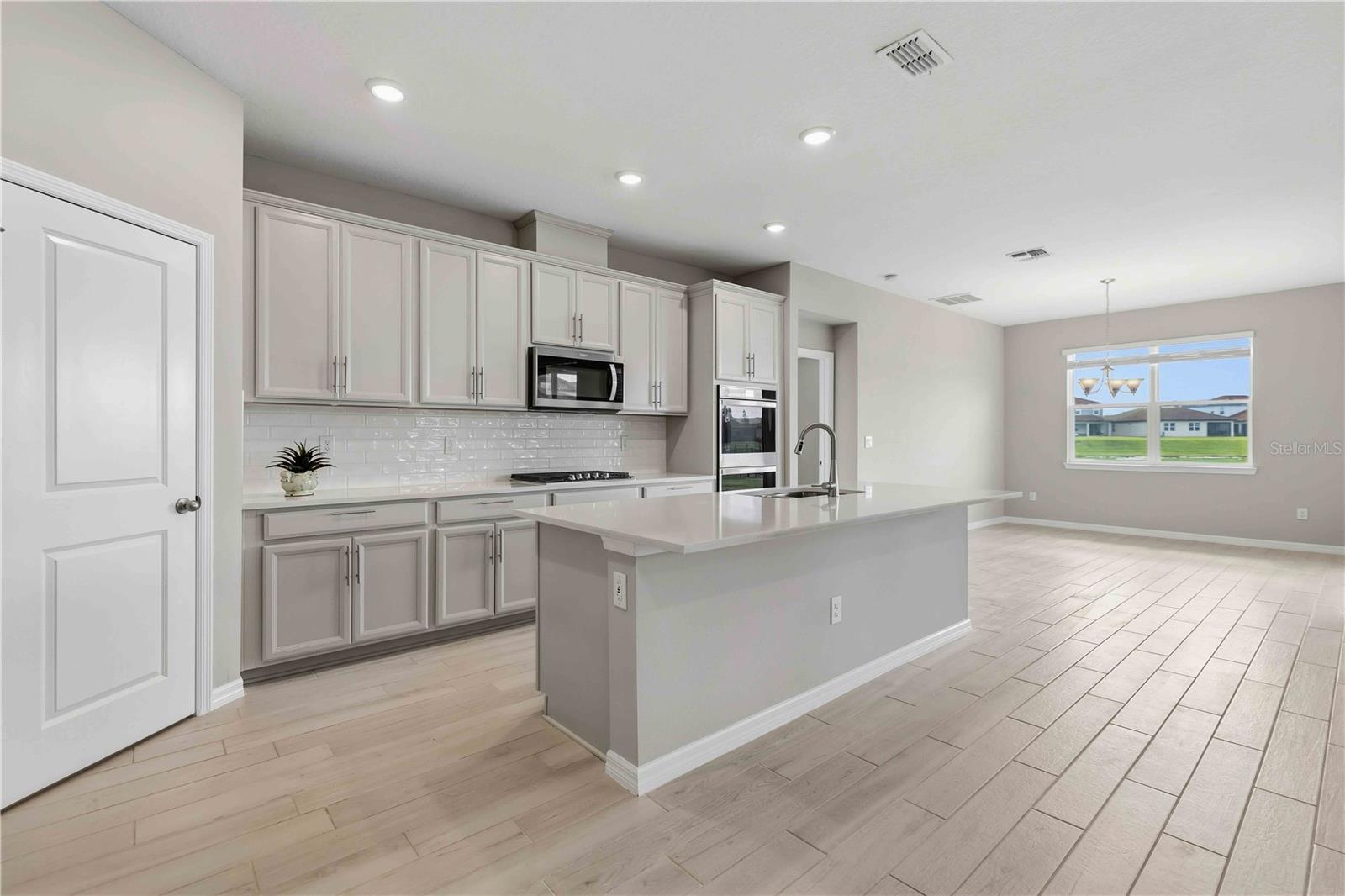 13723 GREEN HAMMOCK PL — photo 14