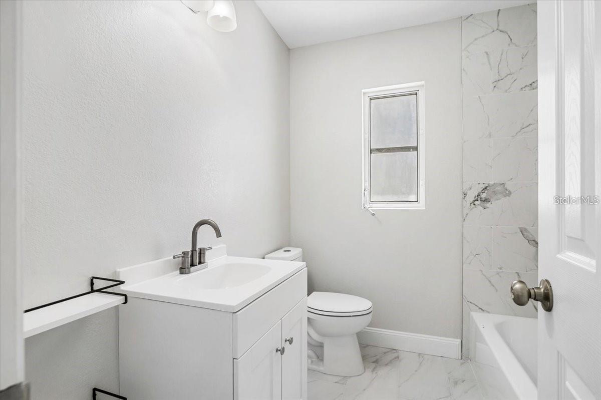 203 22ND ST NE — photo 11