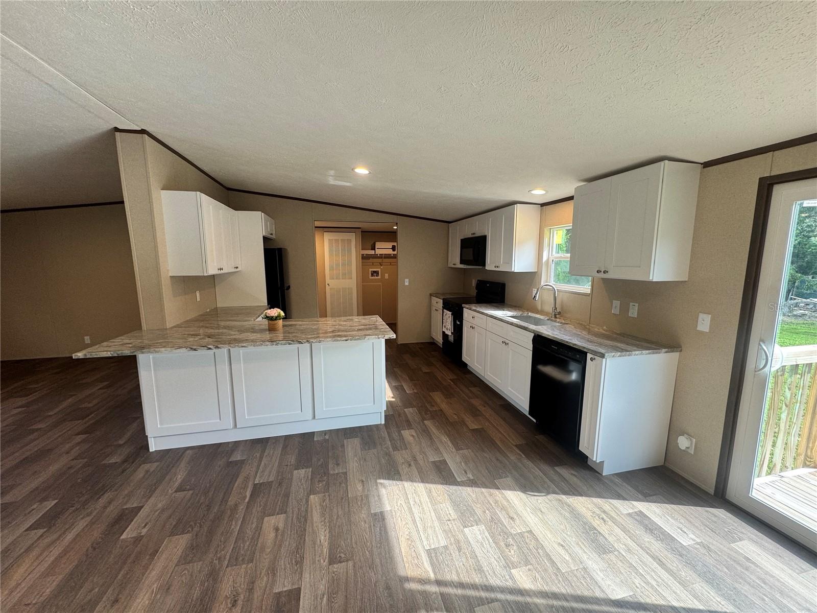 12396 HICKS RD — photo 6