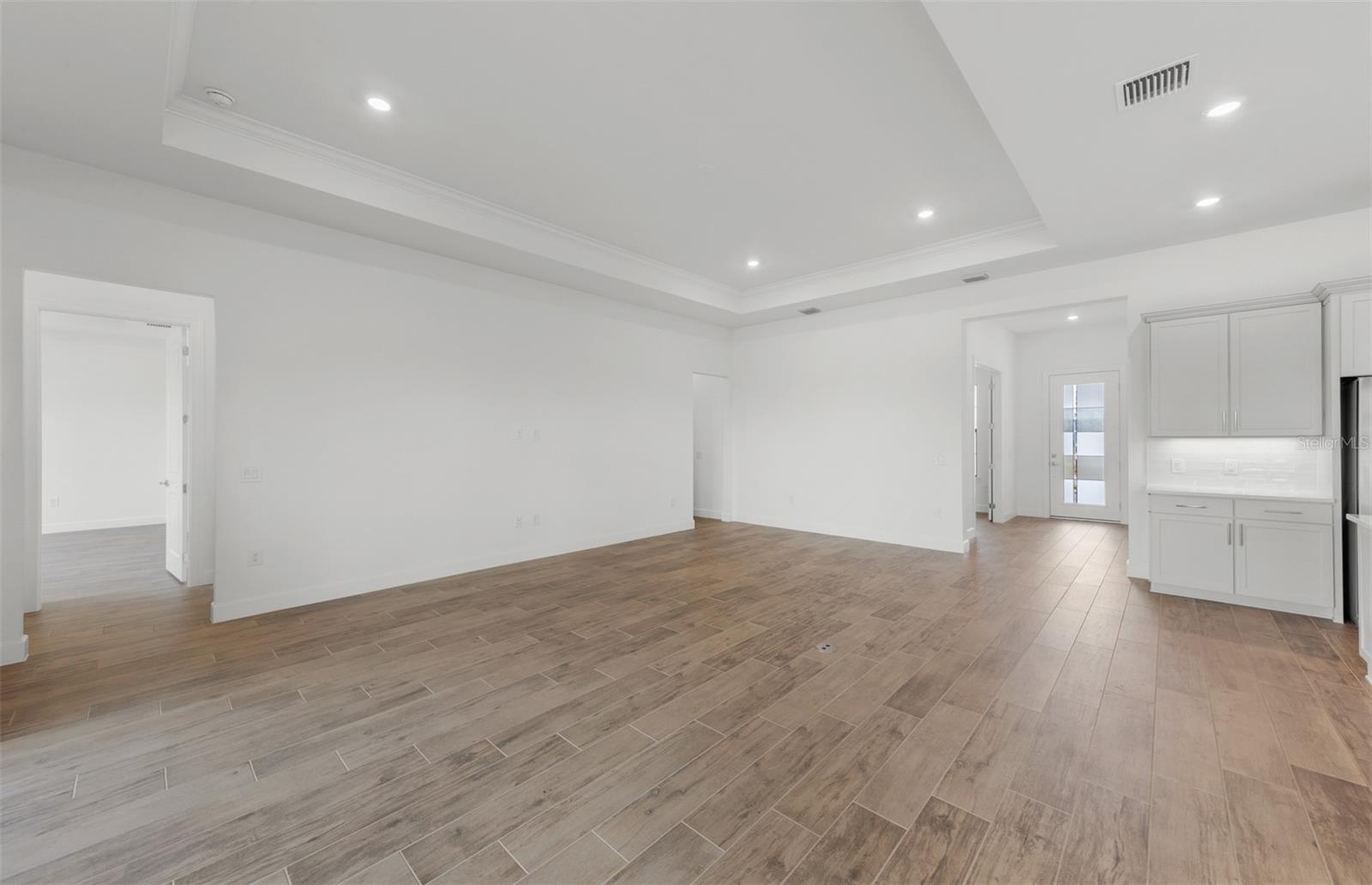 5027 GOLDEN SHORE CT — photo 11