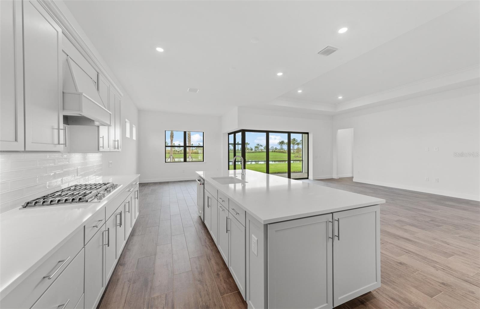 5027 GOLDEN SHORE CT — photo 9