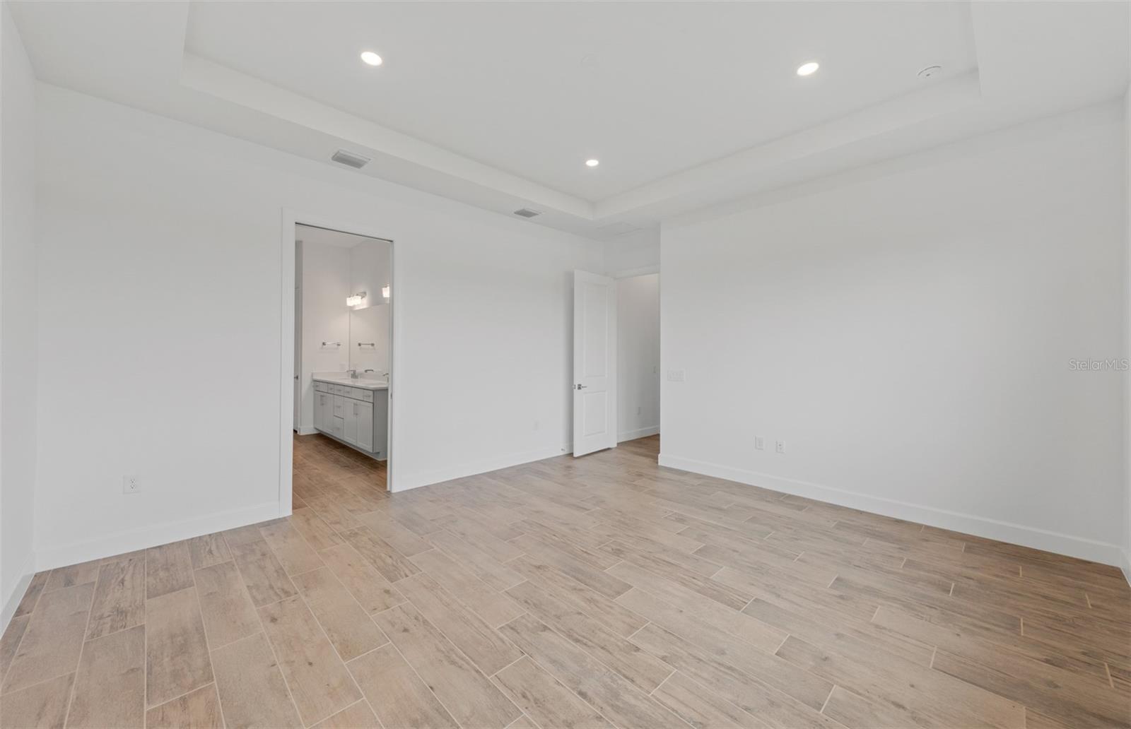 5027 GOLDEN SHORE CT — photo 13