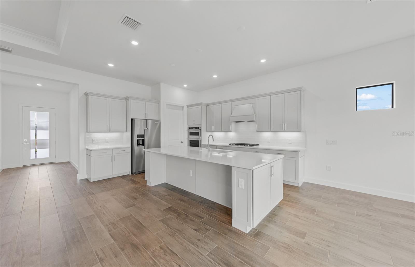 5027 GOLDEN SHORE CT — photo 5