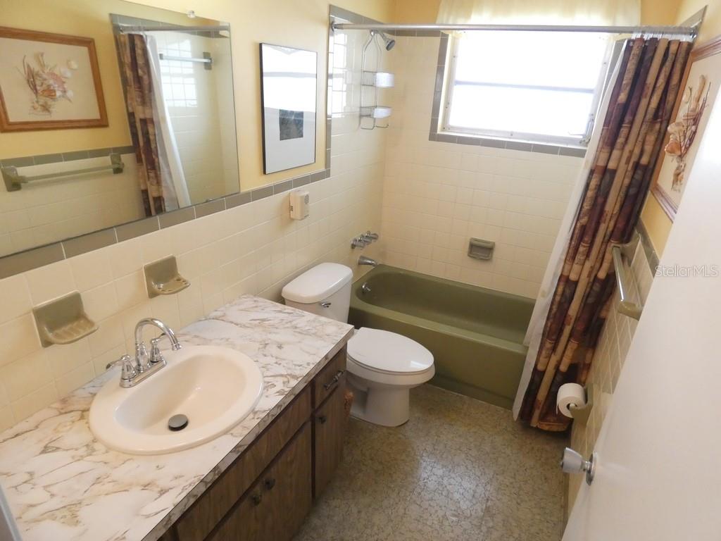 7207 ASHWOOD DR — photo 12