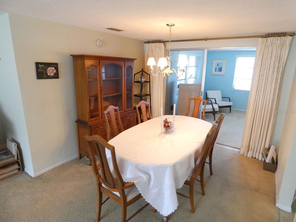 7207 ASHWOOD DR — photo 7