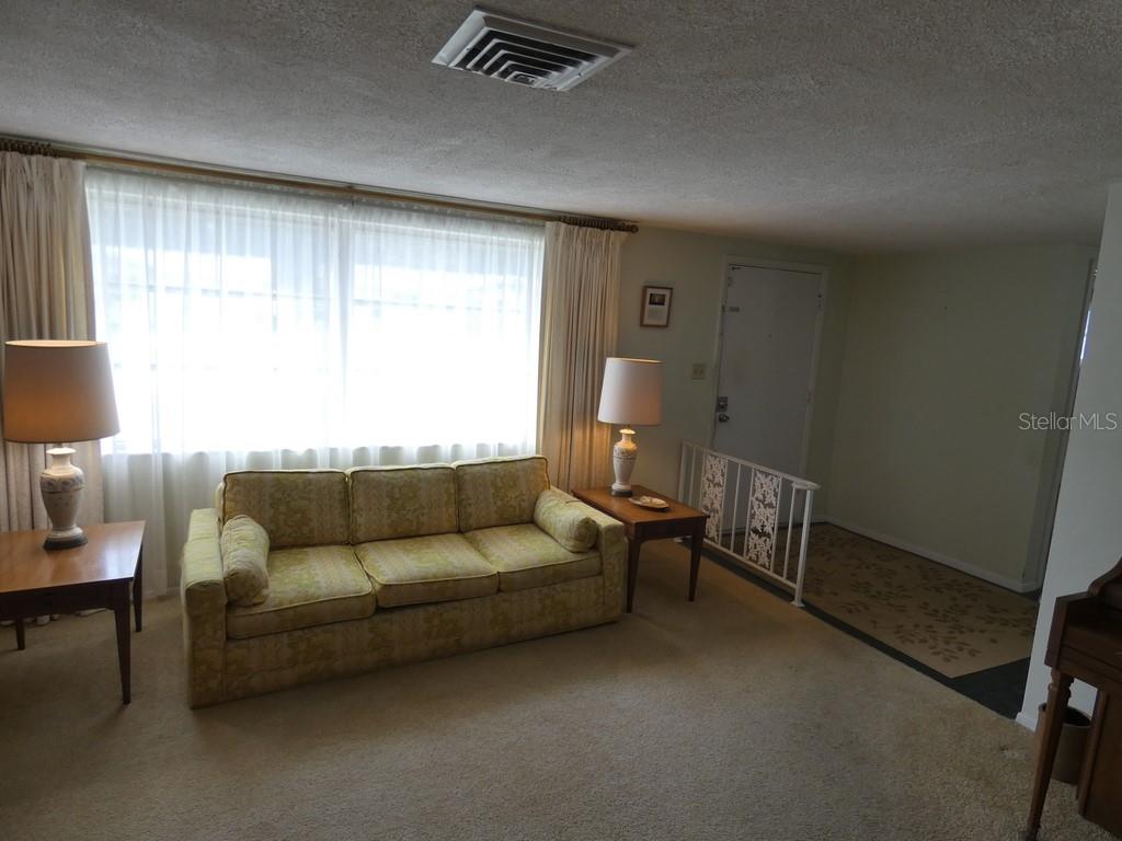 7207 ASHWOOD DR — photo 5