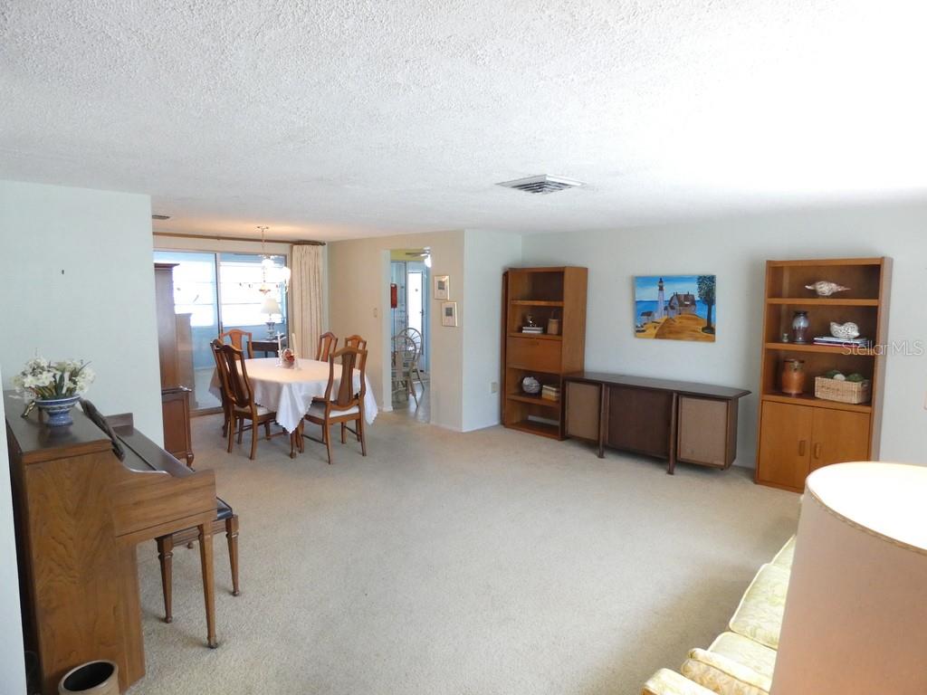 7207 ASHWOOD DR — photo 6