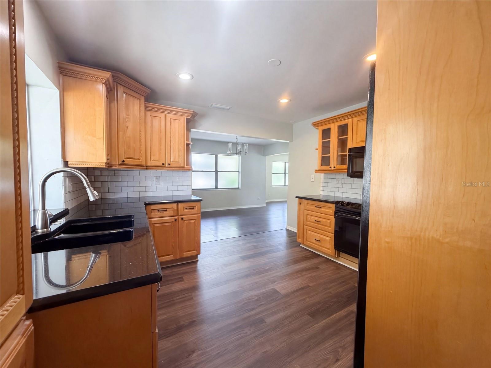601 MYRTLE WAY S — photo 26