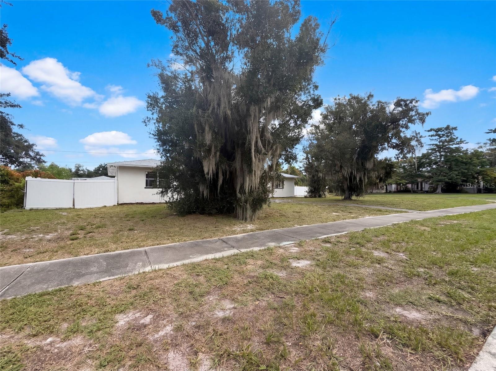 601 MYRTLE WAY S — photo 6