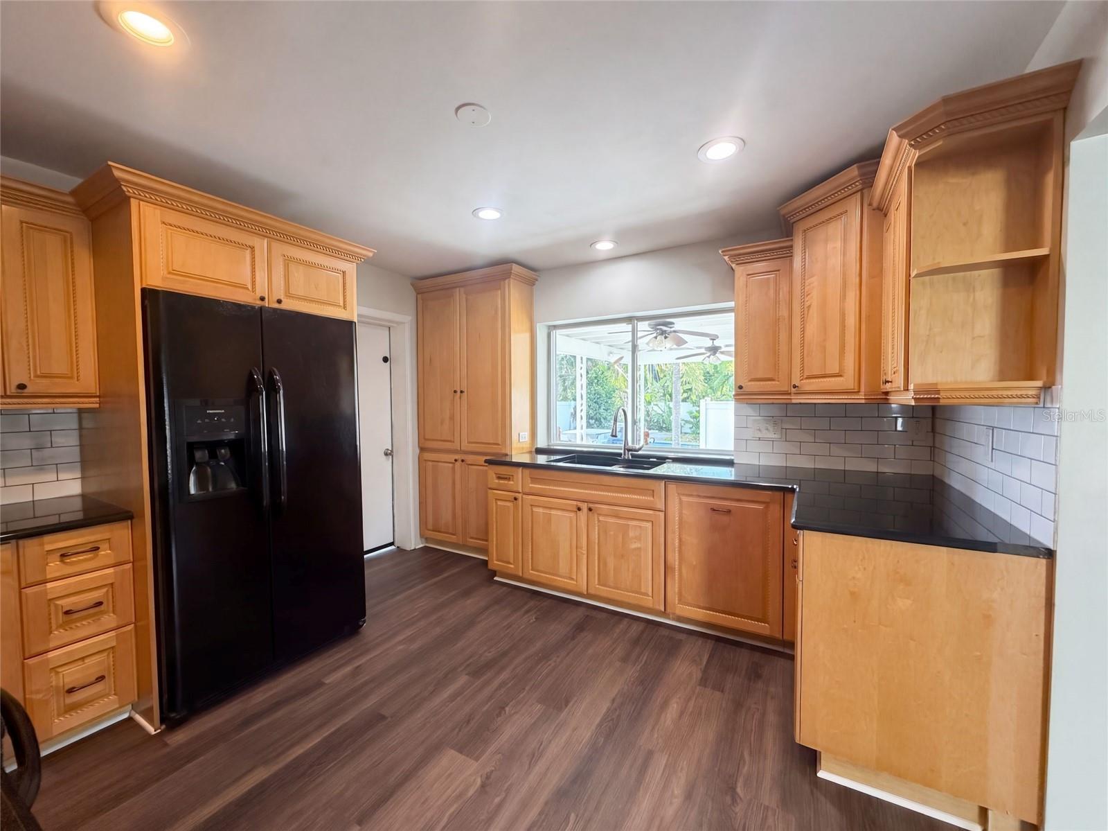 601 MYRTLE WAY S — photo 27