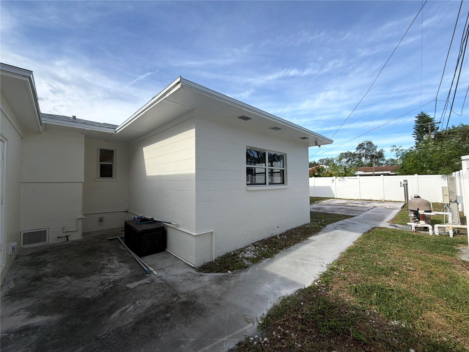 601 MYRTLE WAY S — photo 13