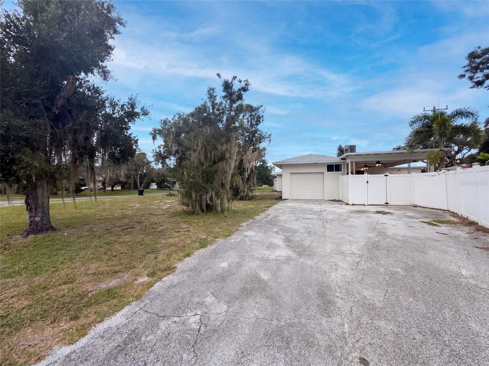 601 MYRTLE WAY S — photo 14
