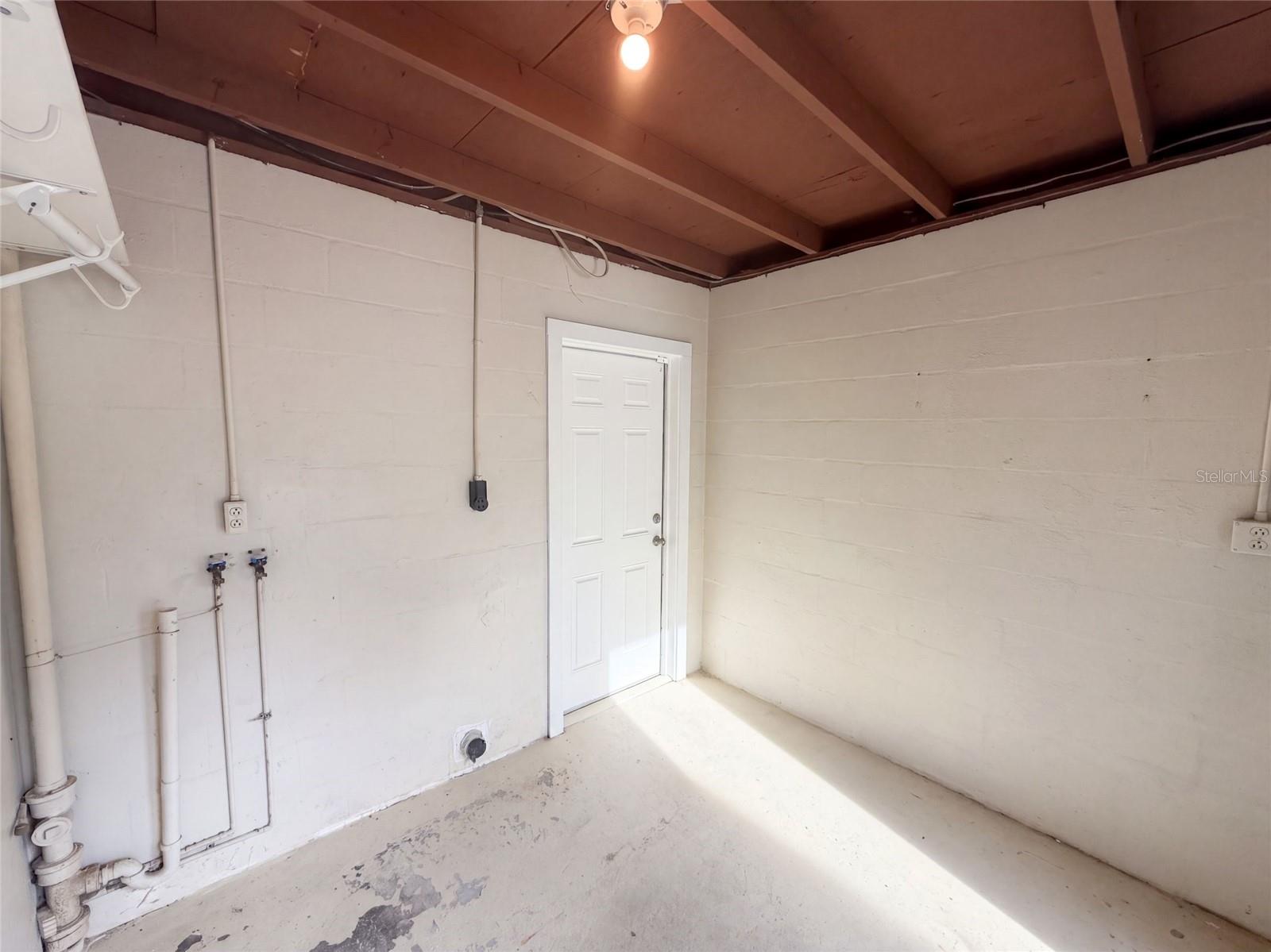601 MYRTLE WAY S — photo 29