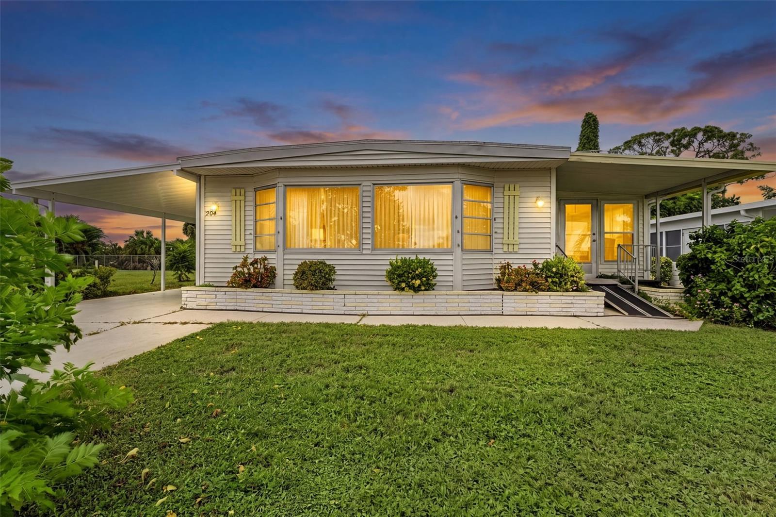 204 LA COSTA — photo 2