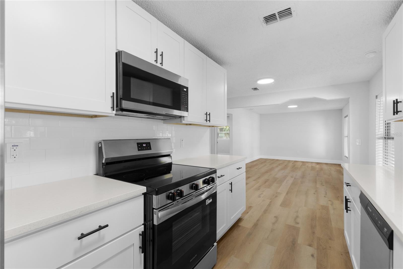 6911 REINDEER RD — photo 7