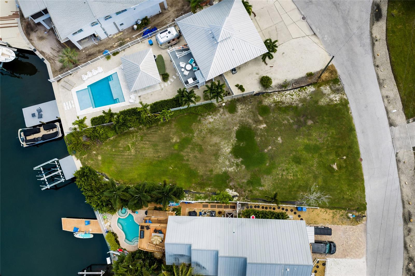 214 S HARBOR DR — photo 9