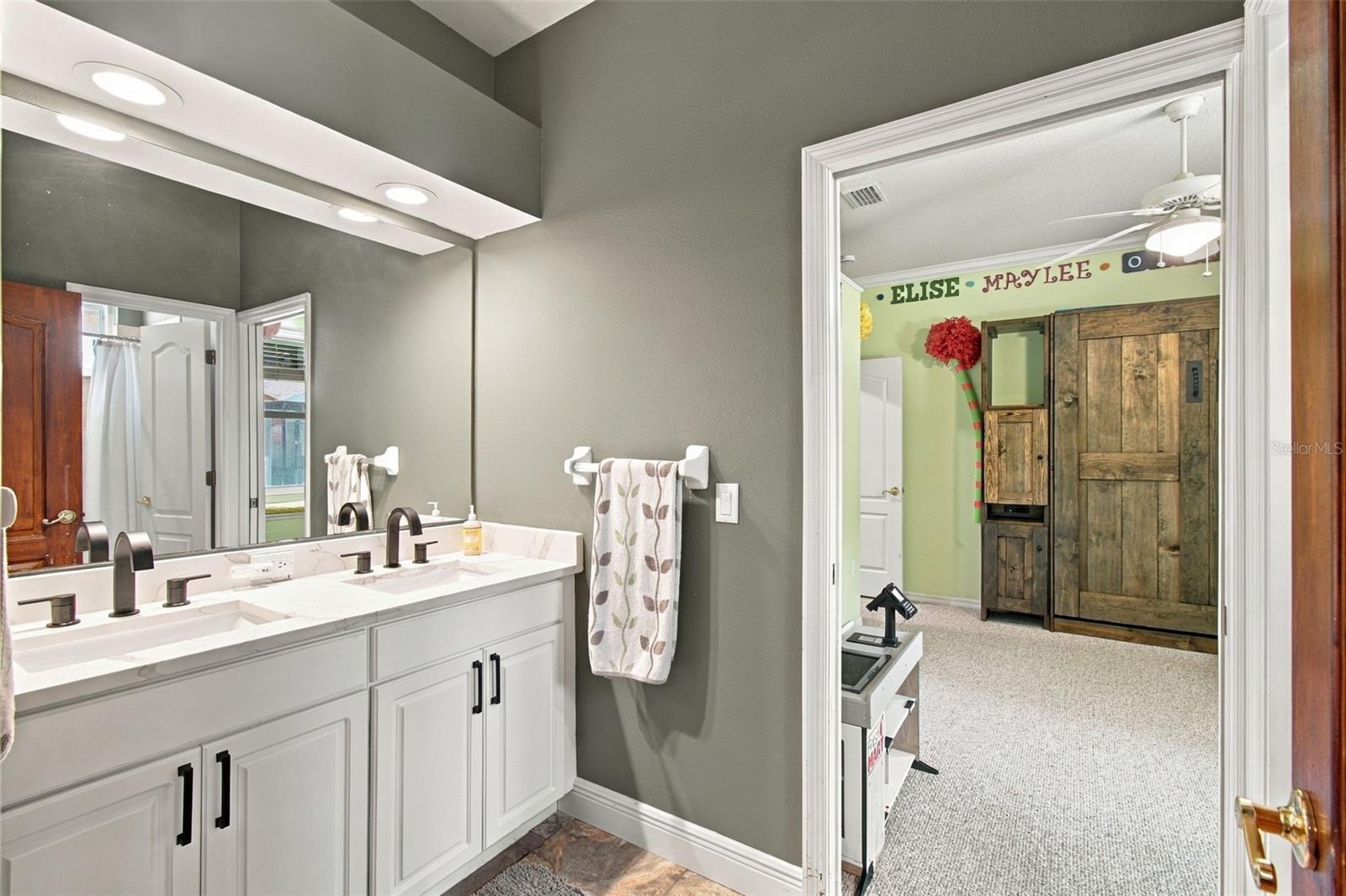 5105 SYLVAN OAKS DR — photo 34