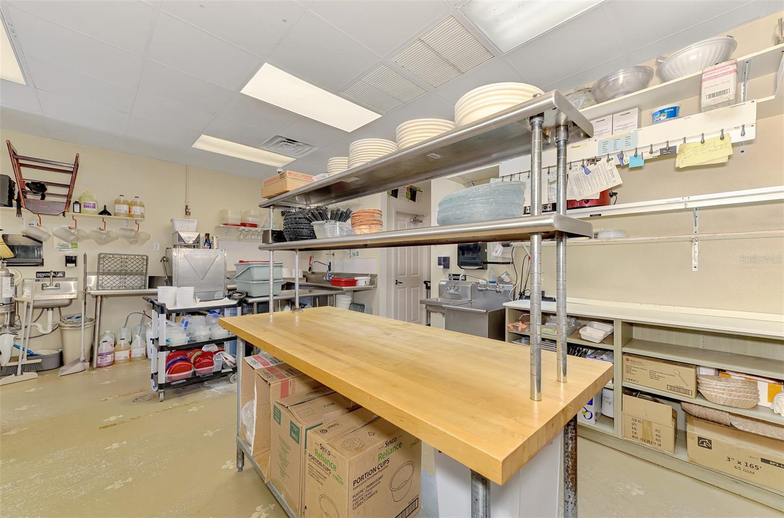 1500 E VENICE AVE #4b — photo 35