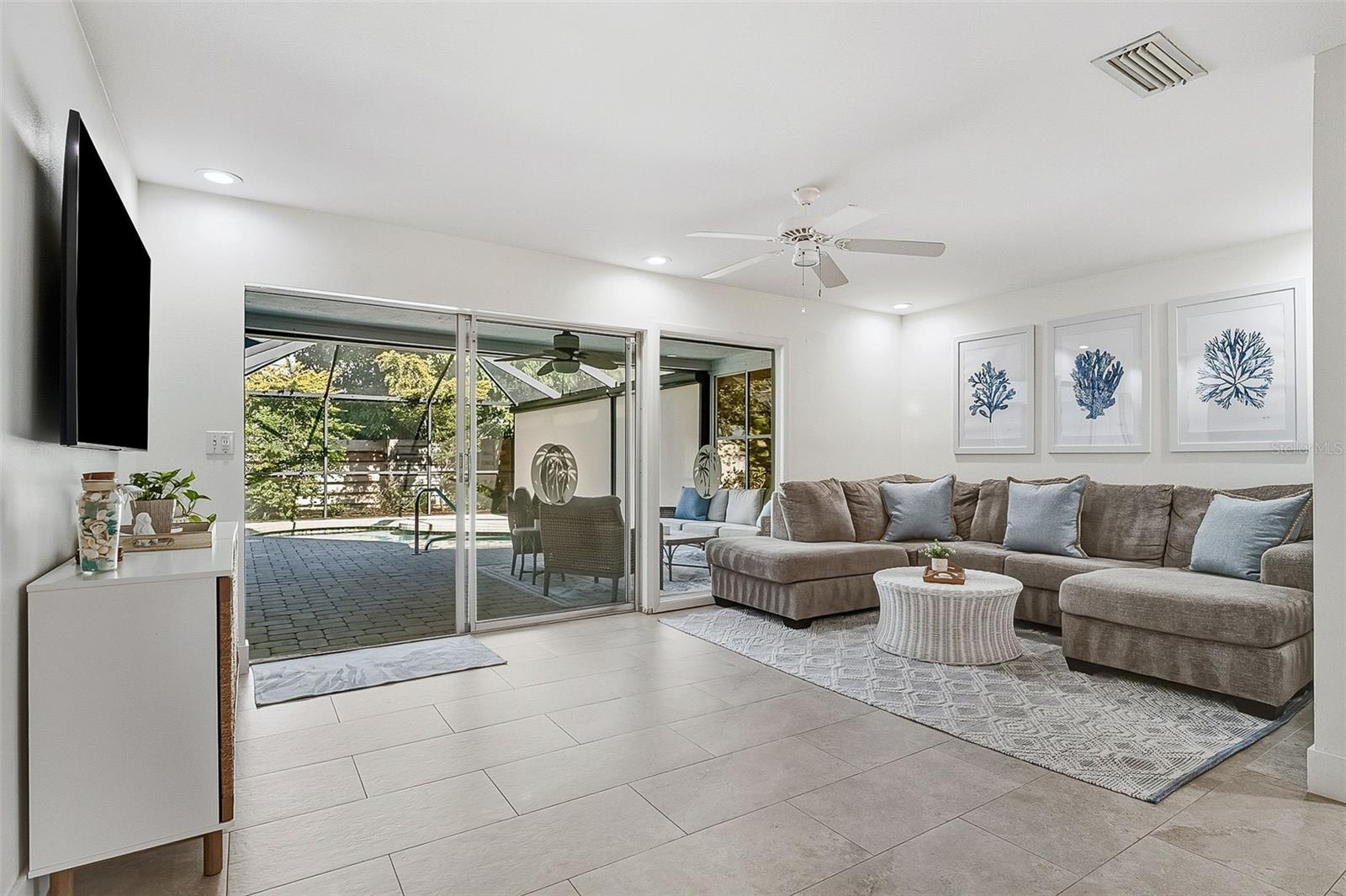 3137 CAMPBELL ST — photo 19