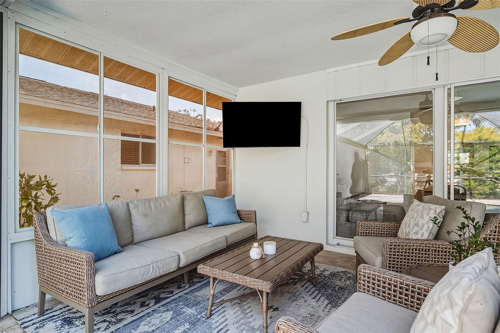 3137 CAMPBELL ST — photo 27