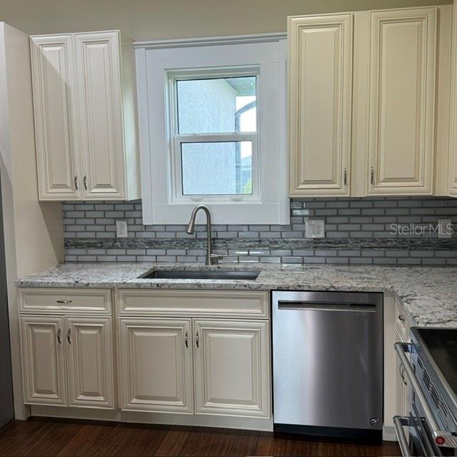 2255 RIBBLE ST — photo 4