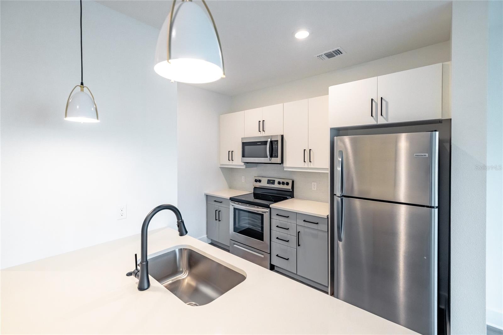 1420 LAKEFRONT DR #2204 — photo 6