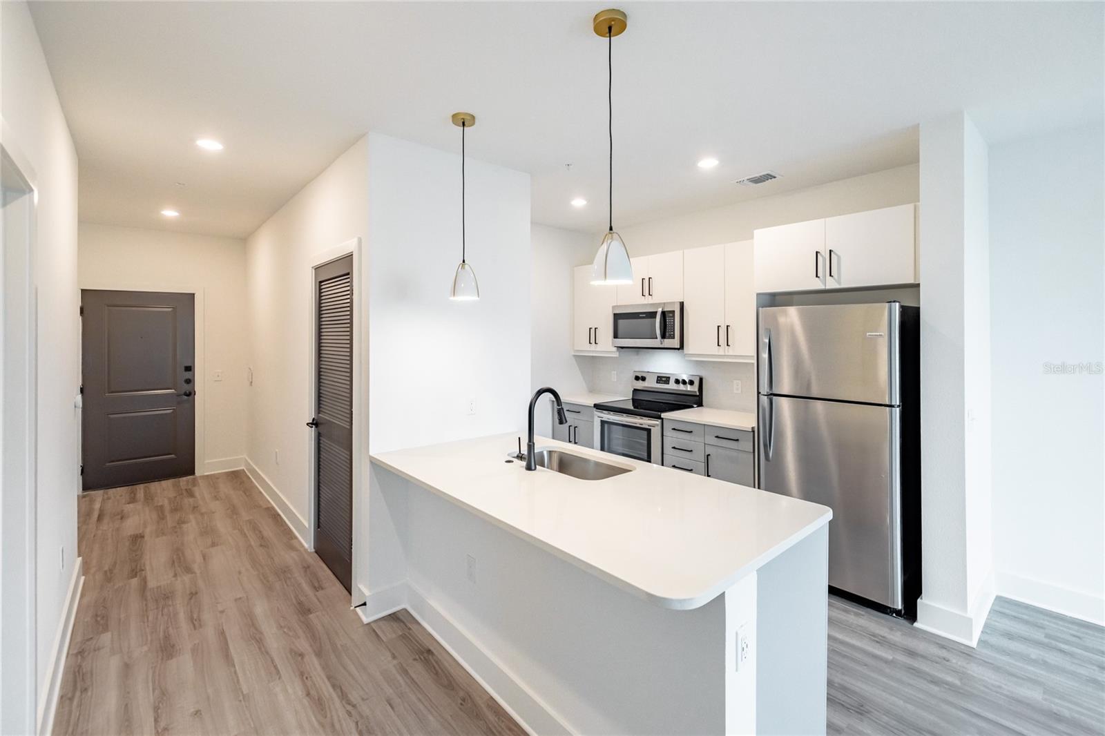 1420 LAKEFRONT DR #2204 — photo 3