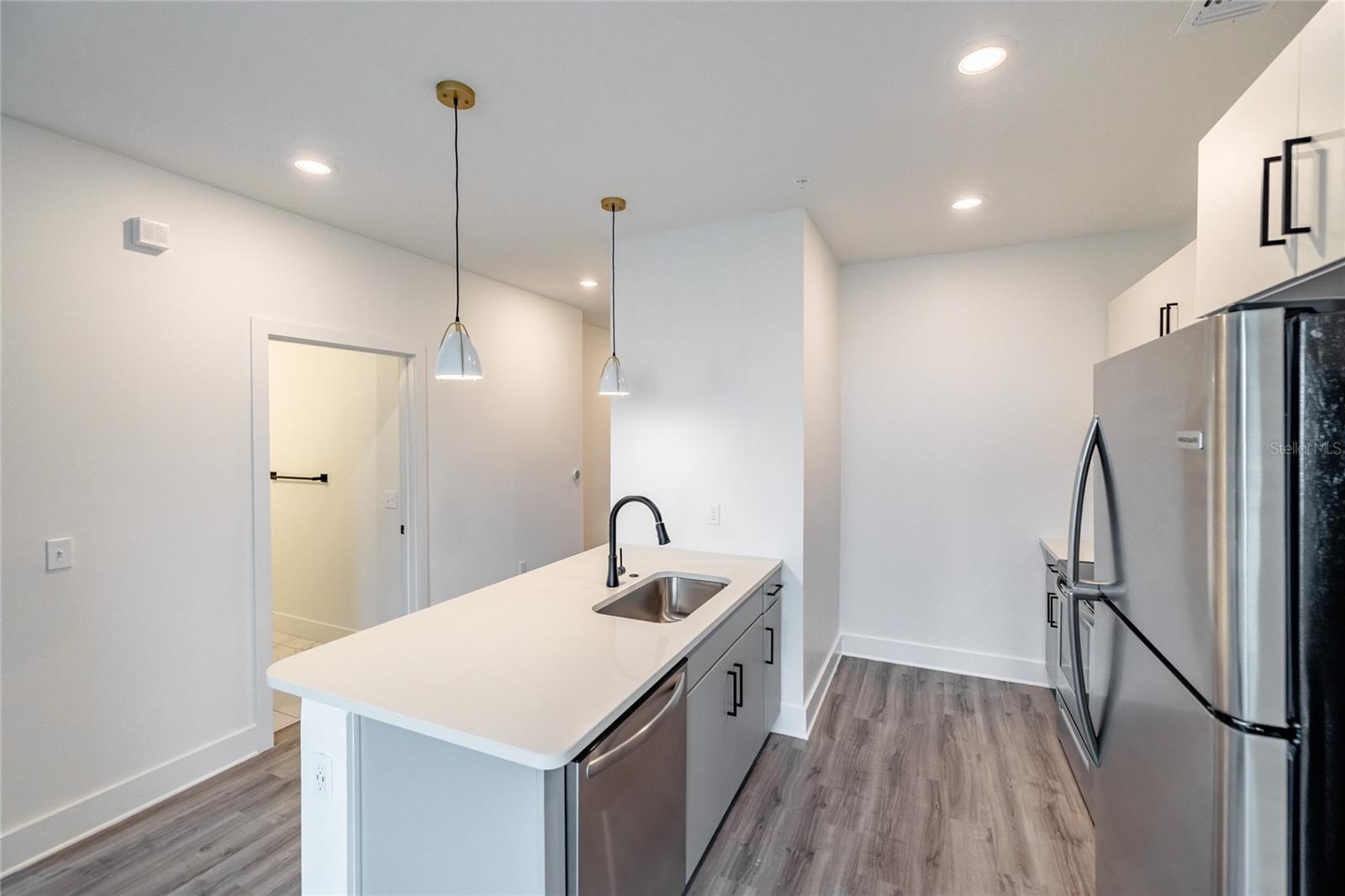 1420 LAKEFRONT DR #2204 — photo 4