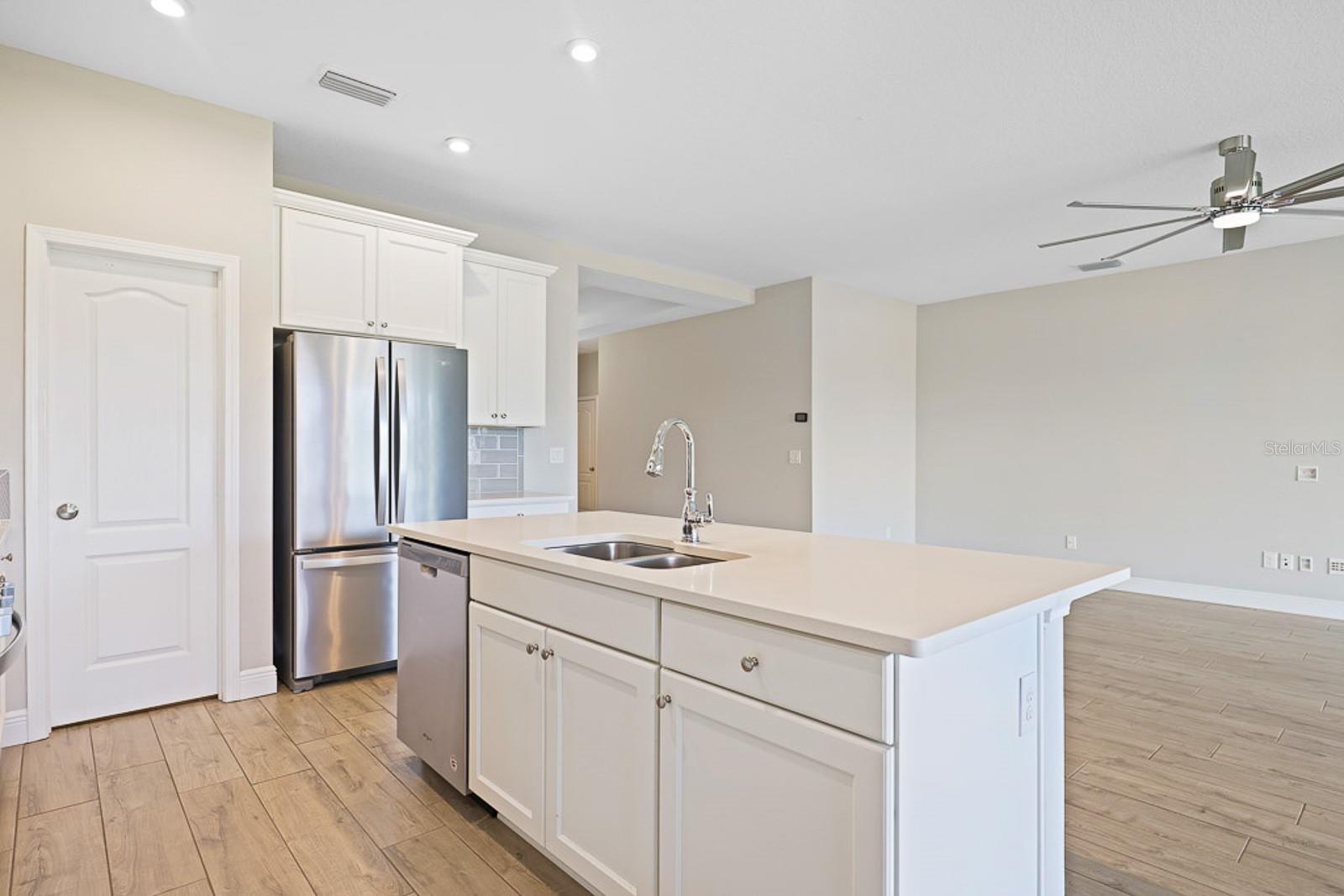 5420 SILVER SUN DR — photo 10