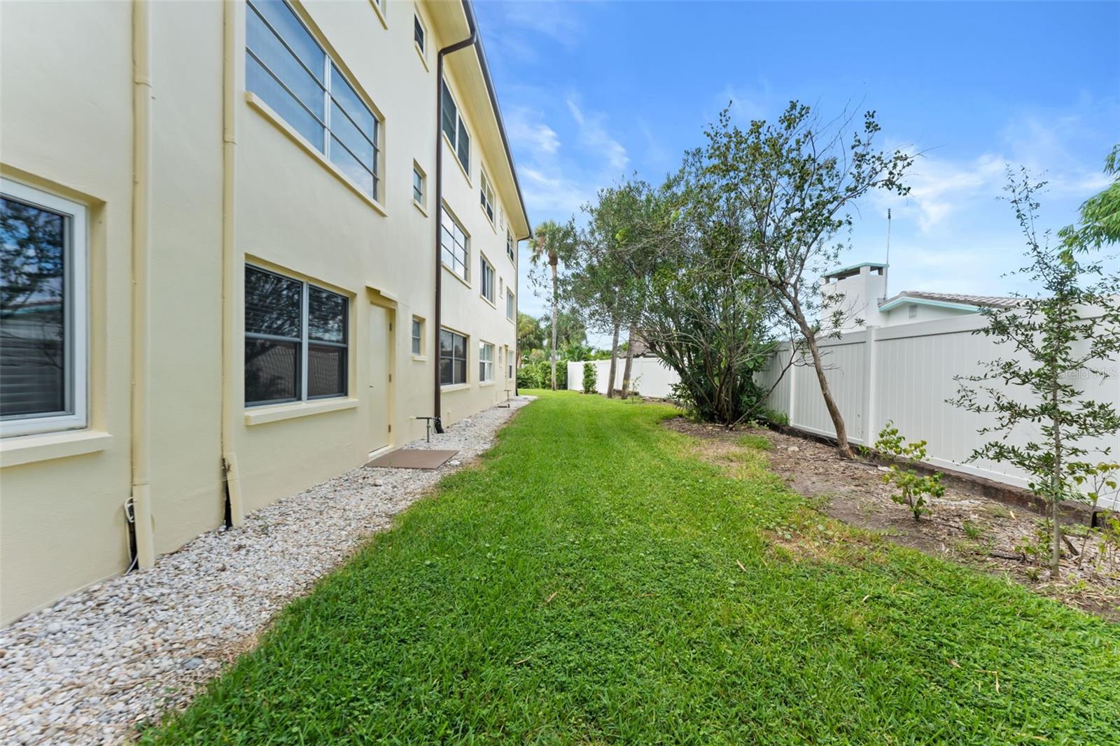4700 COVE CIR #102 — photo 26