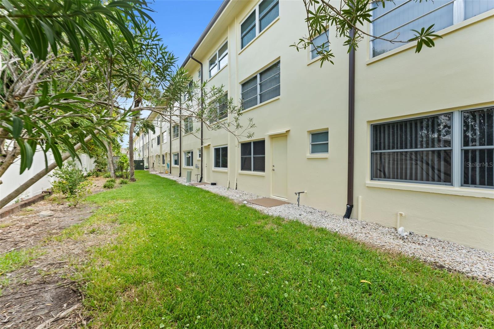 4700 COVE CIR #102 — photo 25