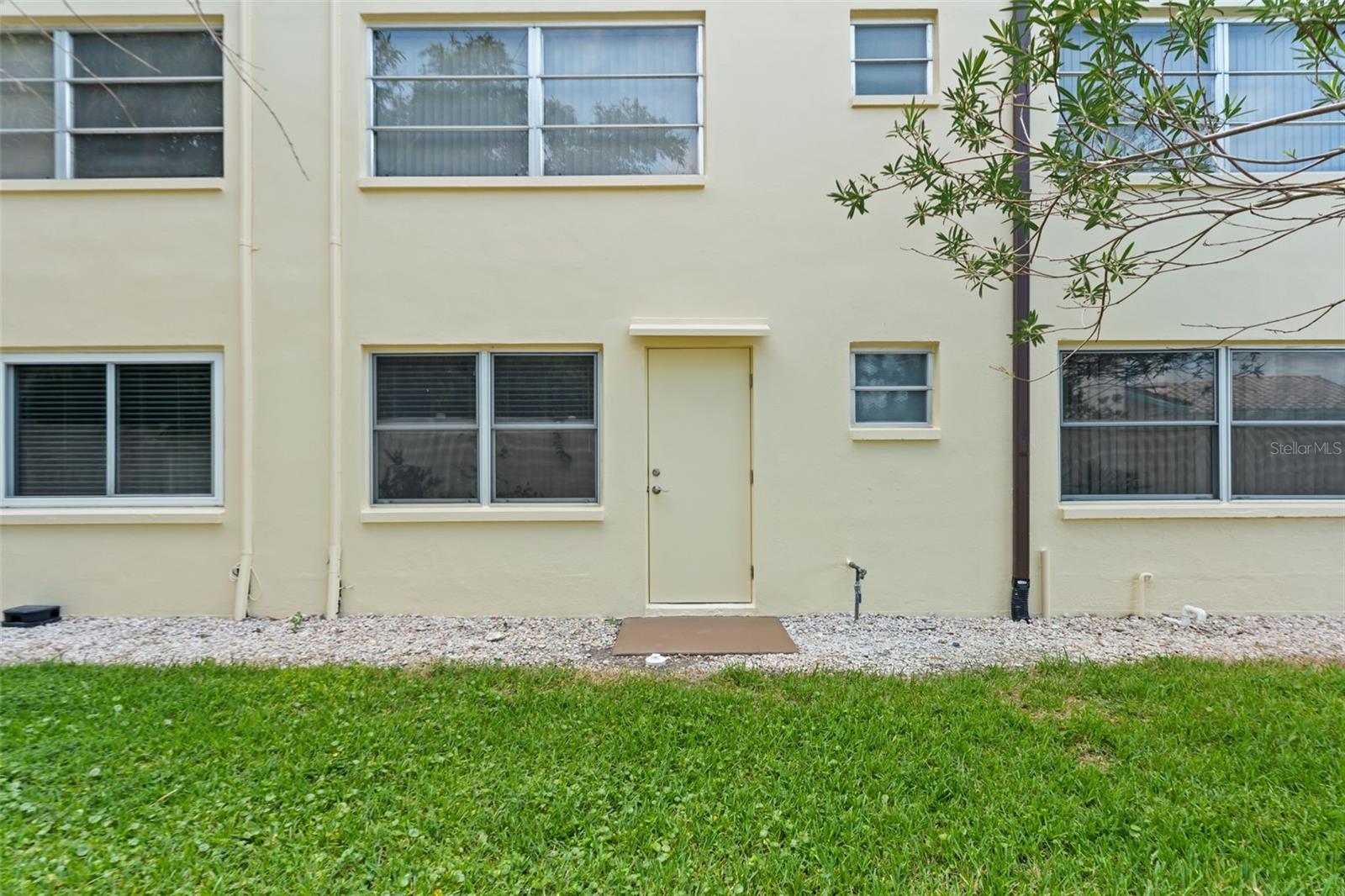 4700 COVE CIR #102 — photo 36