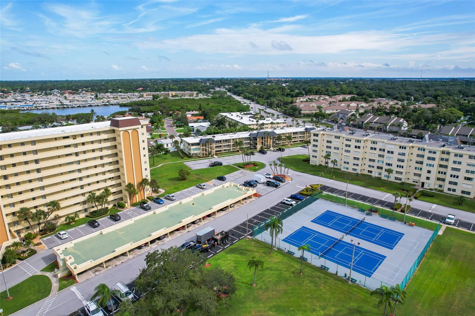 4700 COVE CIR #102 — photo 34