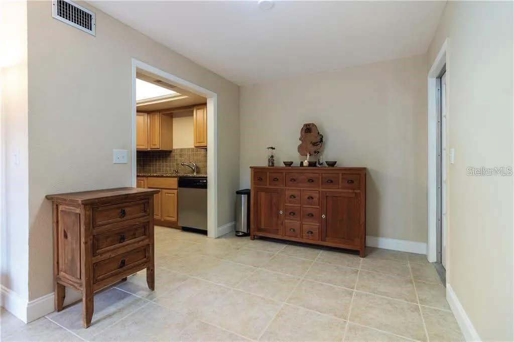 421 PALM AVE N — photo 16