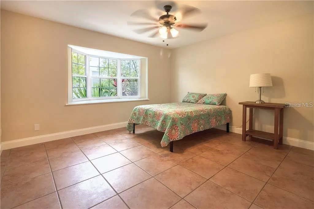421 PALM AVE N — photo 18