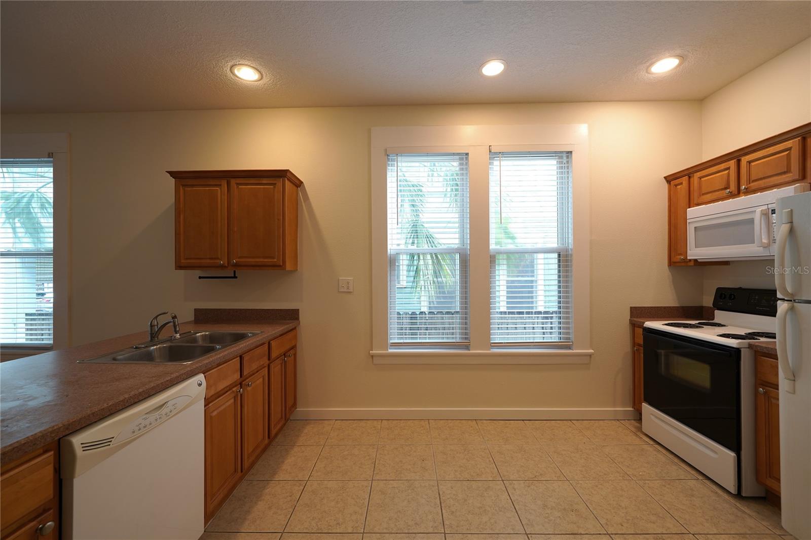 838 6TH ST N #1 — photo 9