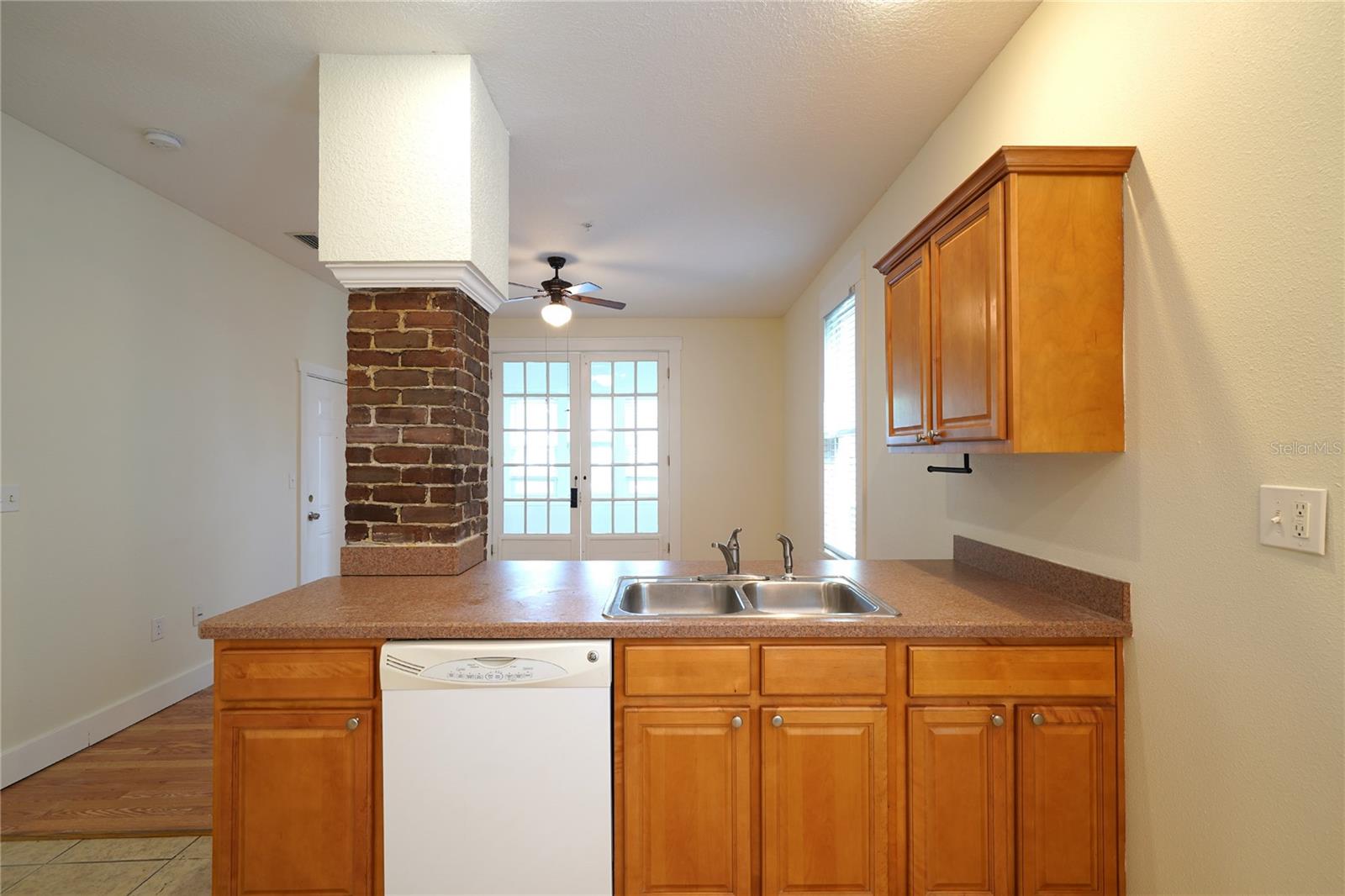 838 6TH ST N #1 — photo 3