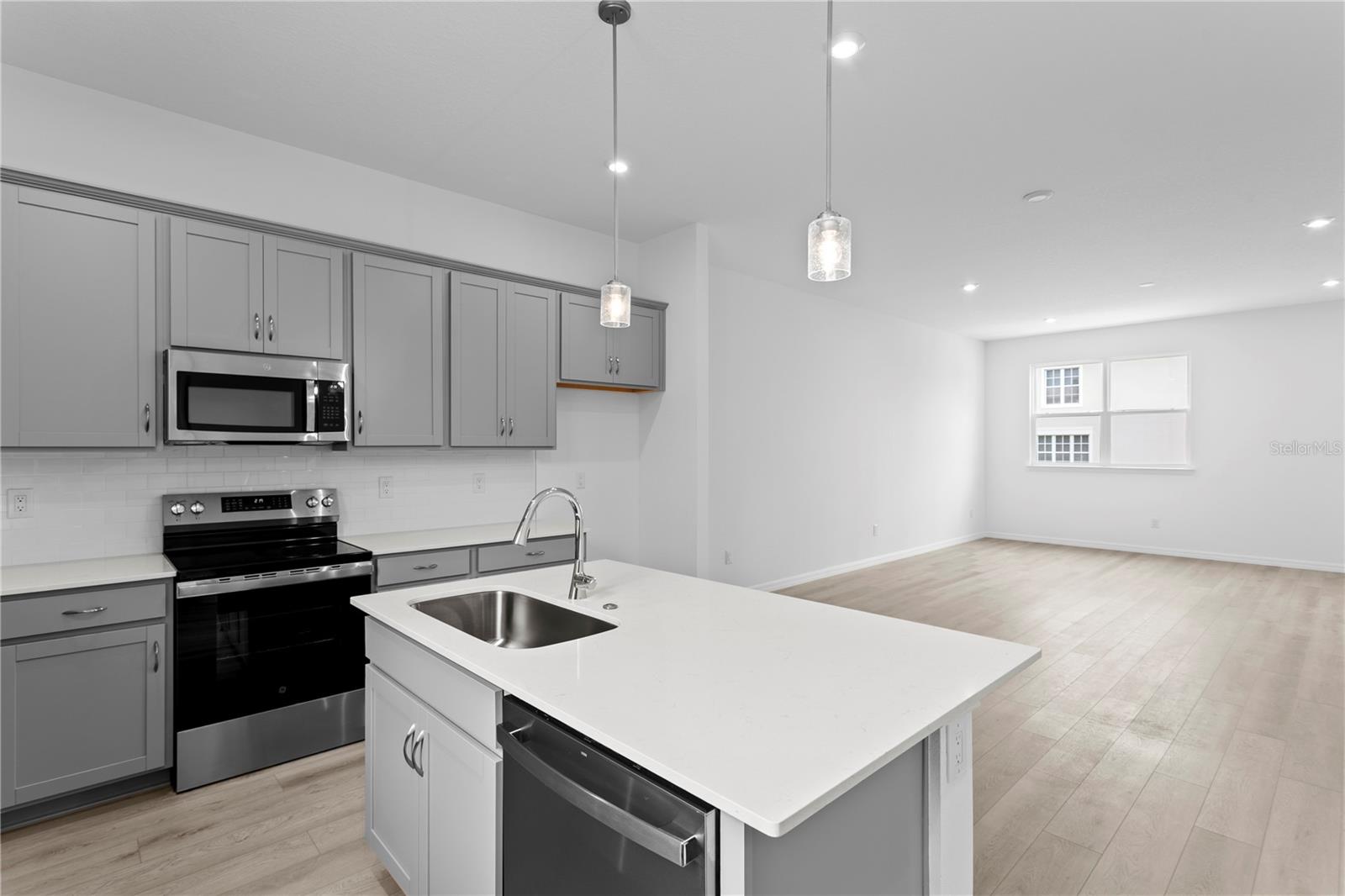 9614 MONTAGUE ST — photo 12