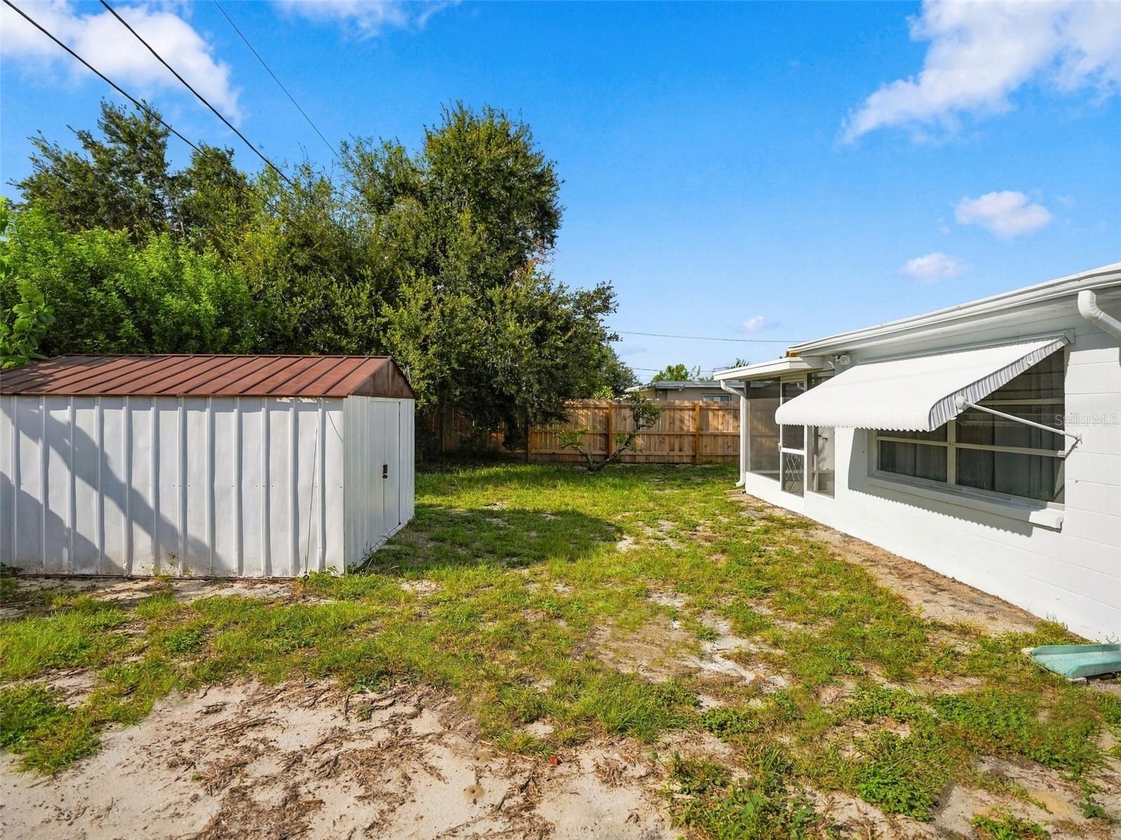 1031 CLASSIC DR — photo 36