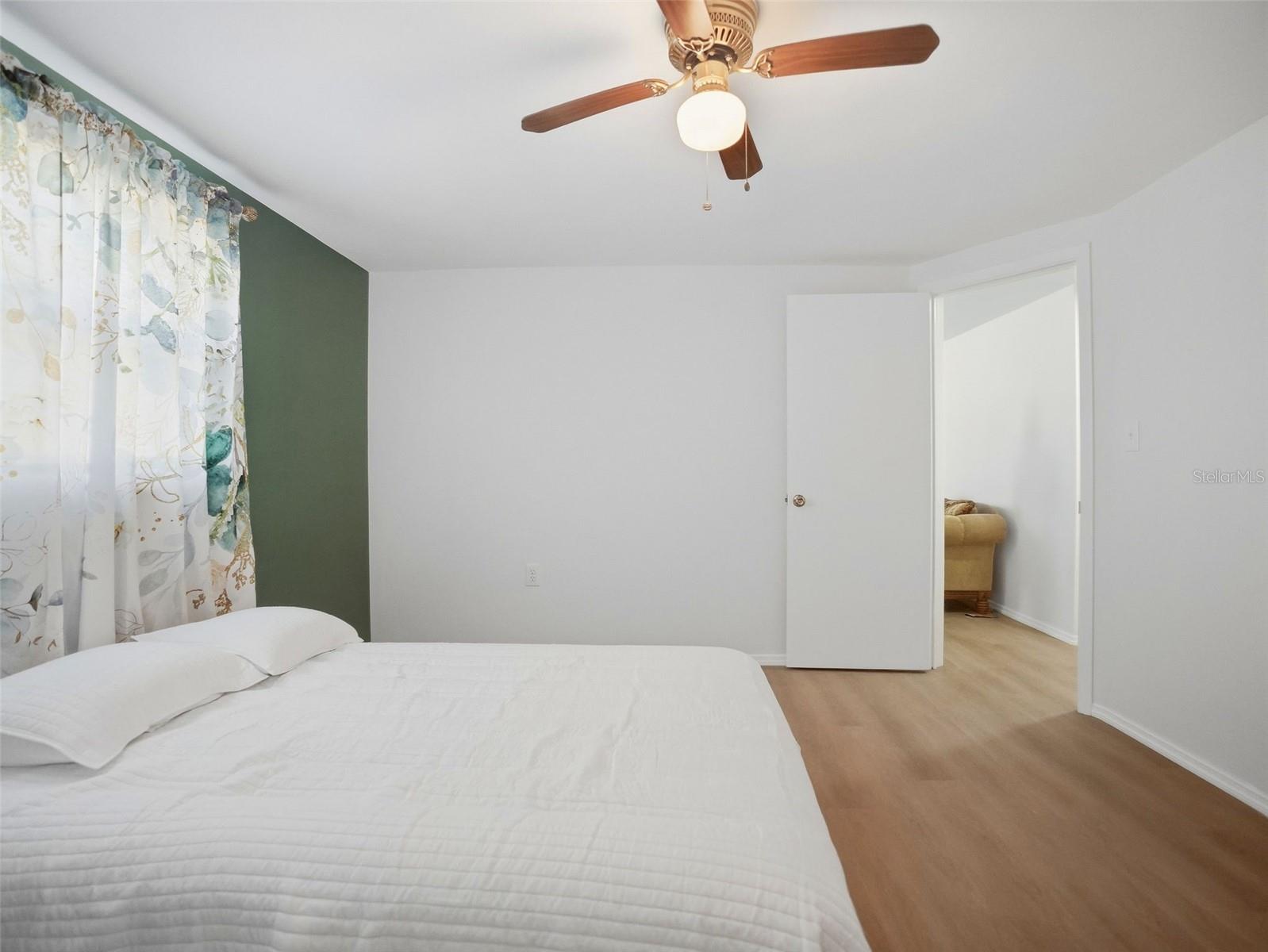 1031 CLASSIC DR — photo 24