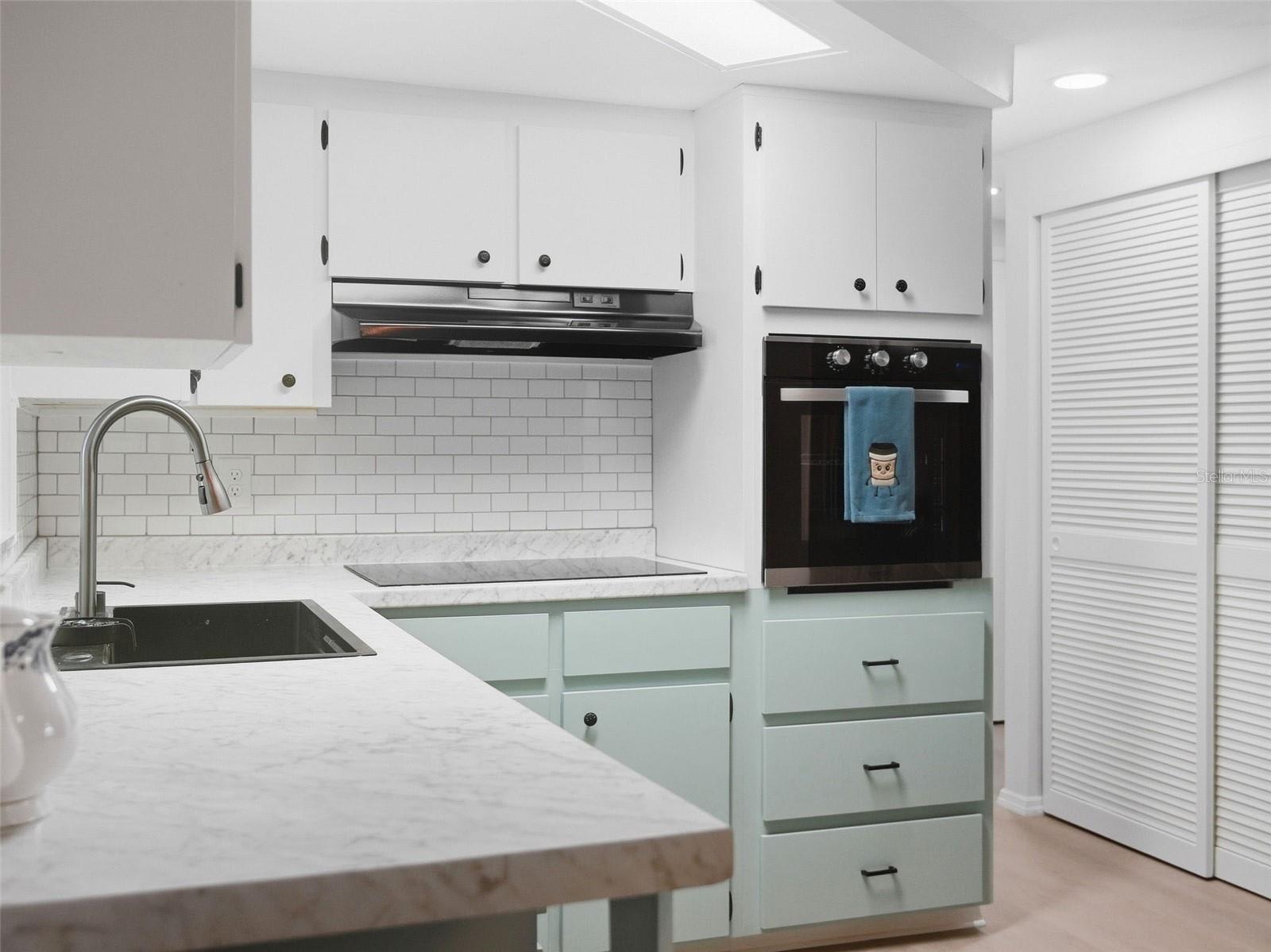 1031 CLASSIC DR — photo 18