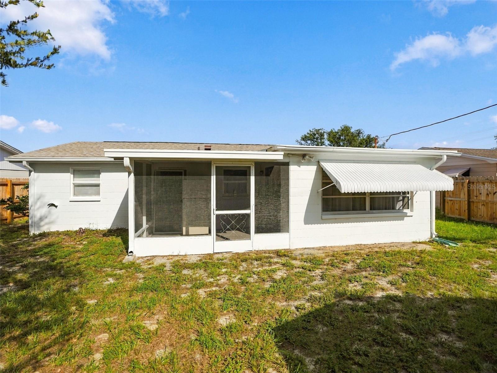 1031 CLASSIC DR — photo 37